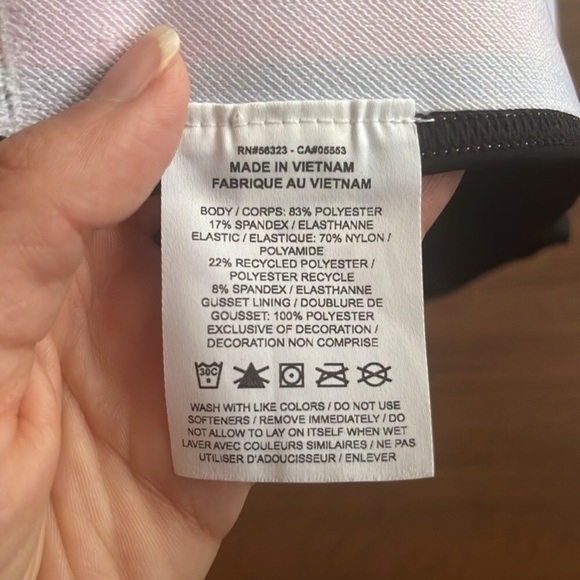 NWOT Nike Retro Stripe Biker/Yoga Shorts - Picture 4 of 6